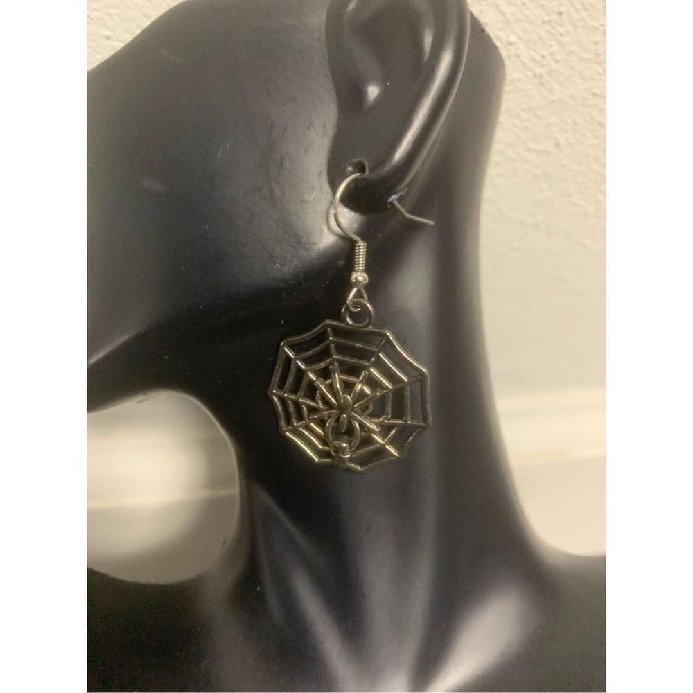 Spider Web Earrings  - Picture 2 of 3